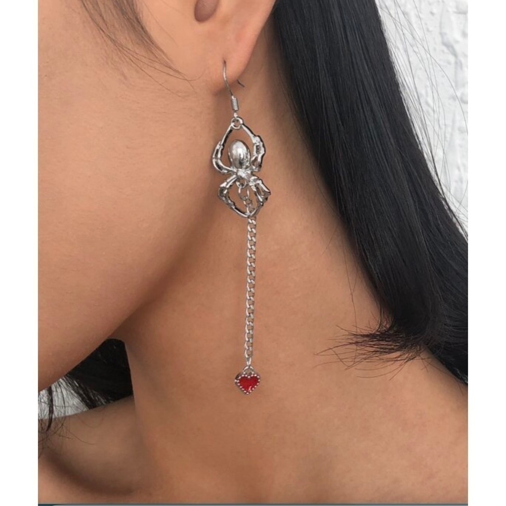 NEW!! Spider‎ Spooky Halloween Drop Earrings Dangling Hearts Scary Whimsygoth